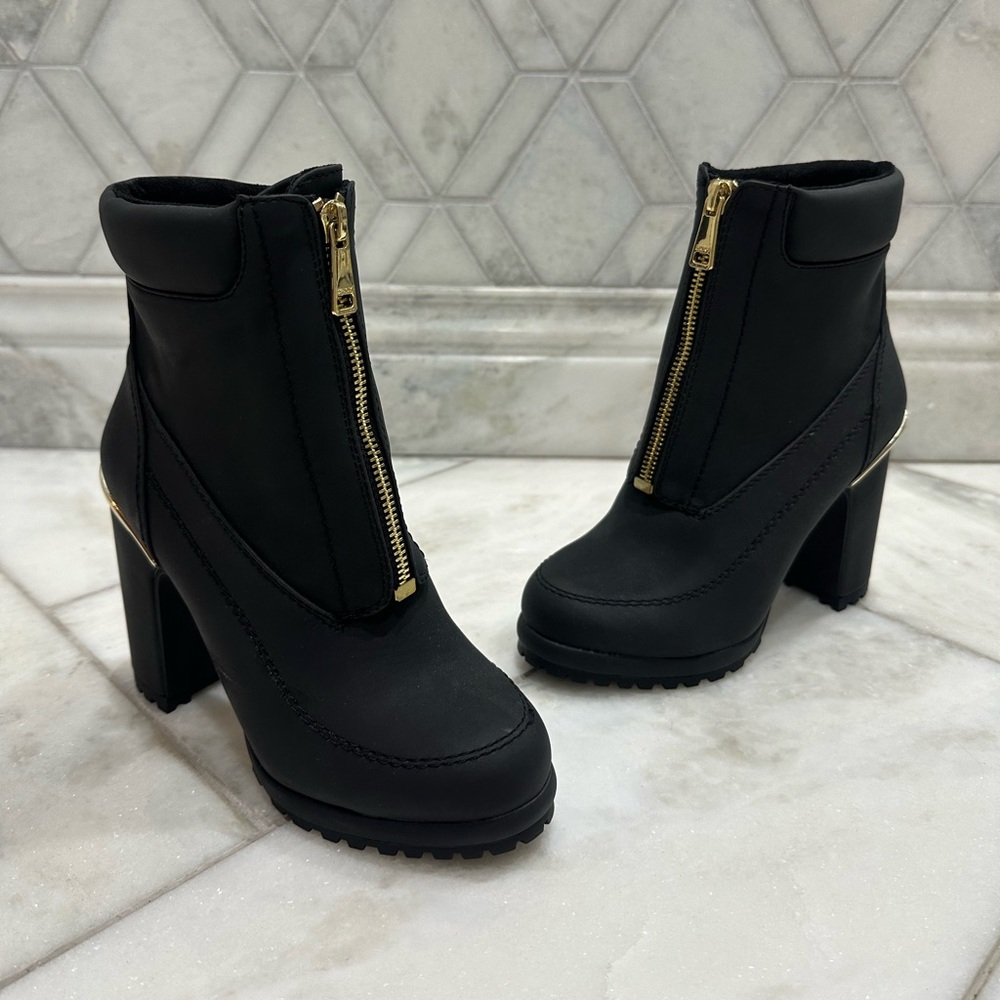 Size 5.5 DKNY Logan Lug Sole Black Ankle Boots
